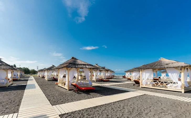 Бунгало на пляже «Мандарин»