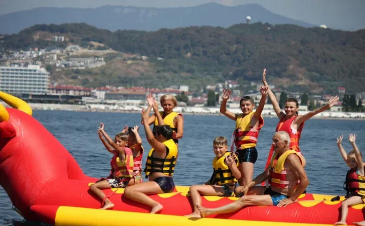 Водные развлечения на пляже «Рэдиссон»