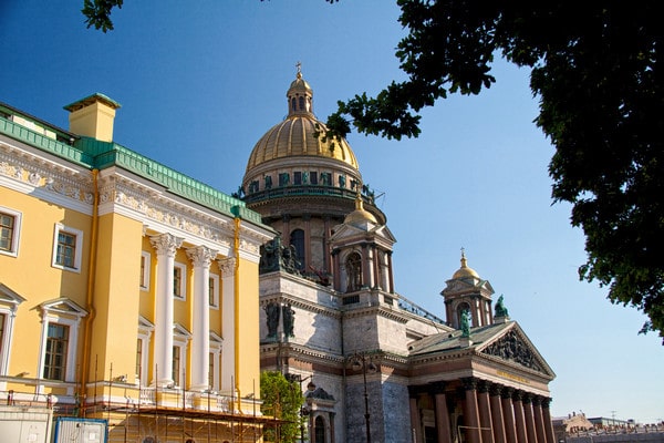 Исаакиевский собор рядом с отелем Four Seasons