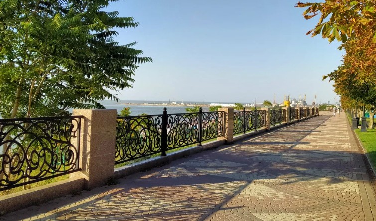 Приморская набережная