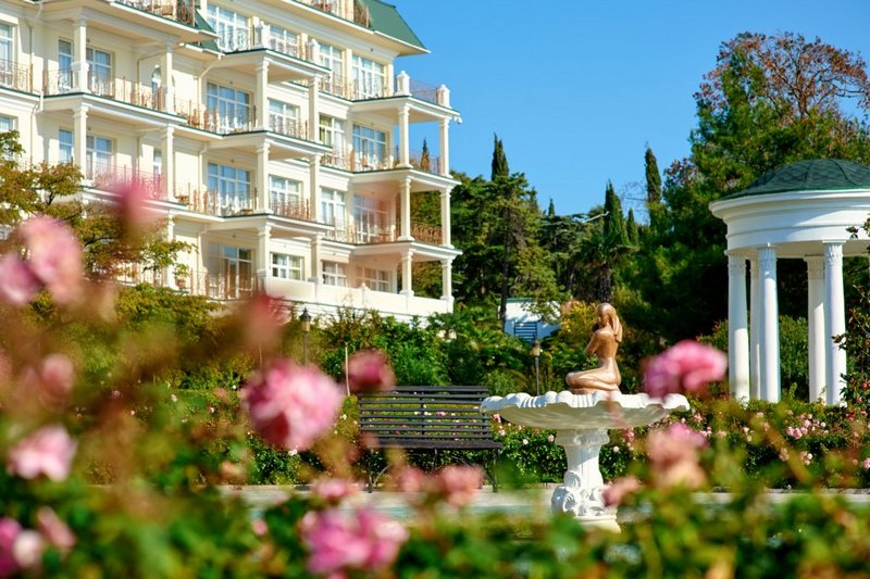 Palmira Palace, Южный берег Крыма — элитный курорт с садом и фонтаном.