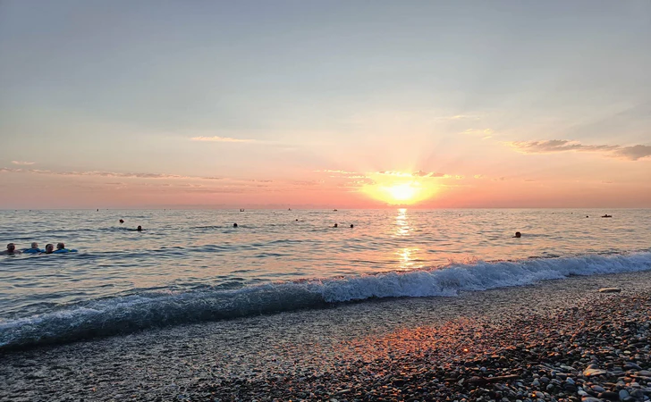 Пляж "Ласточка" на закате