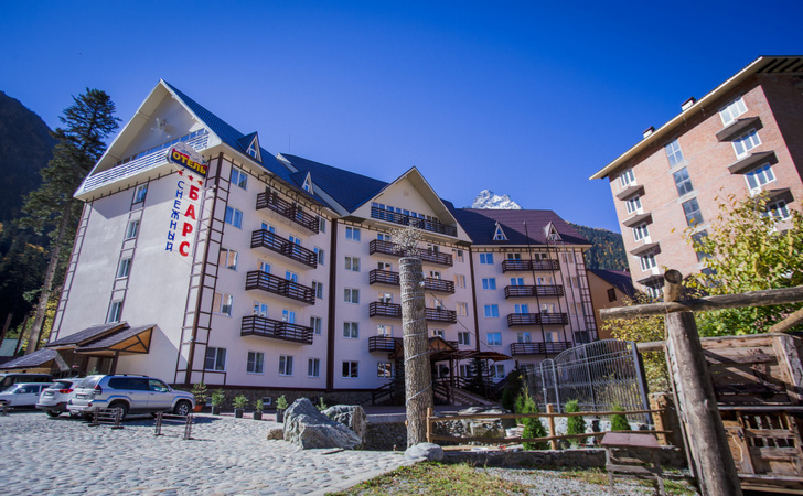 Отель «Снежный барс» в Домбае