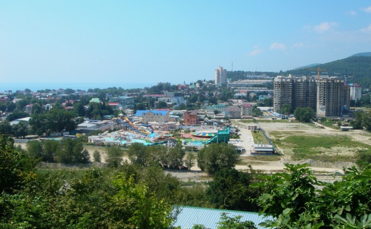 Вид на Лазаревское с горы