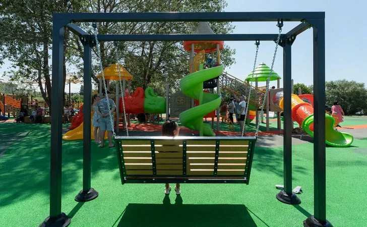  Детская зона с игровой площадкой