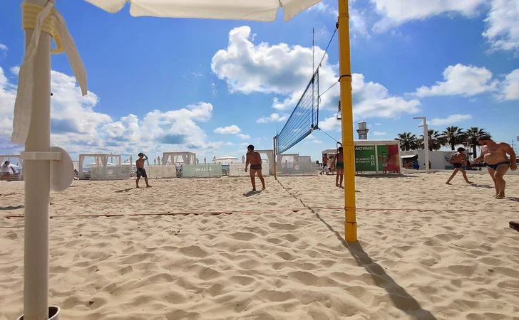 Игра в волейбол