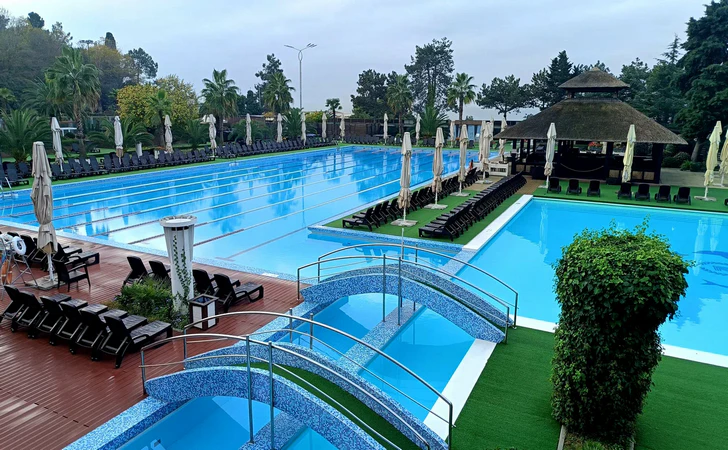 Бассейн на территории пляжа «Жемчужина»