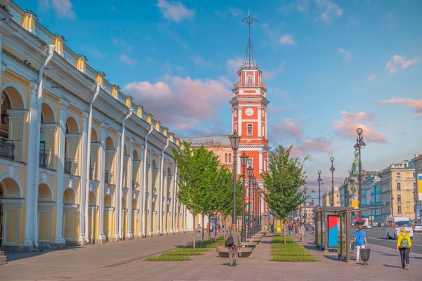 Невский проспект- главная локация для молодежного отдыха