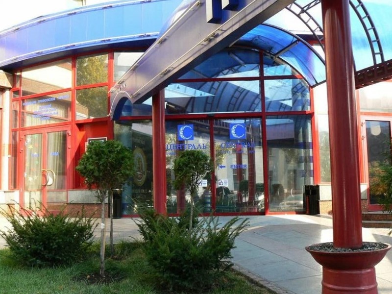 "Централь" отель в Донецке - фото 1