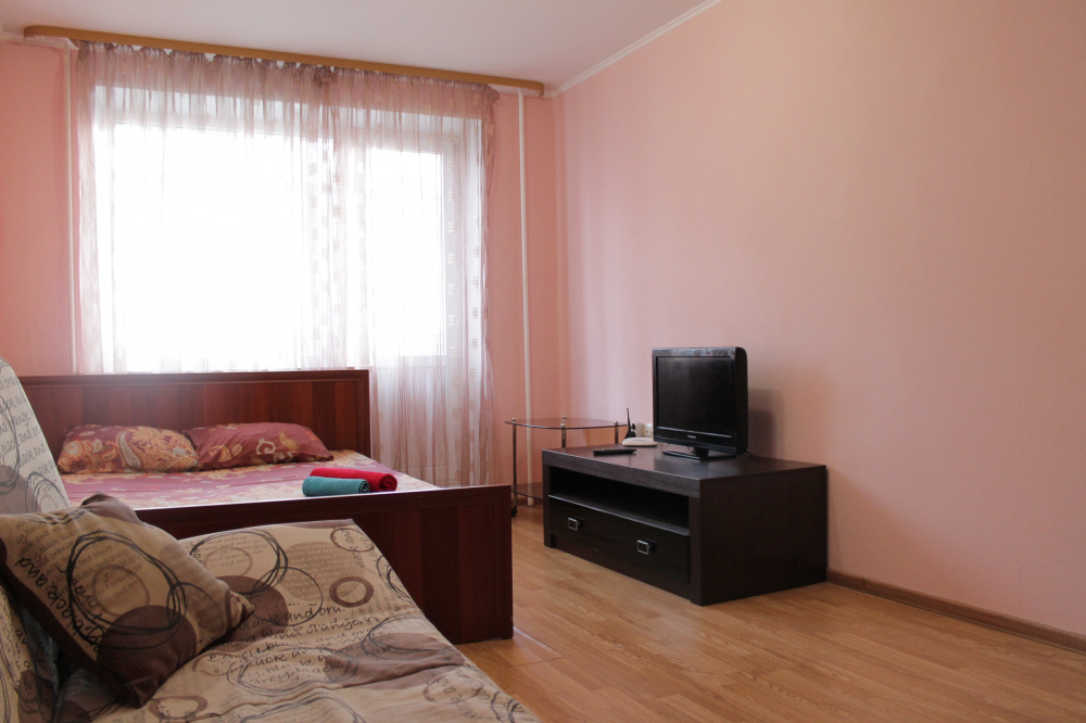 1-комнатная квартира Радищева 27 в Тюмени - фото 1