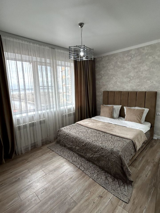 "С видом на Волгу" 1-комнатная квартира в Астрахани - фото 1