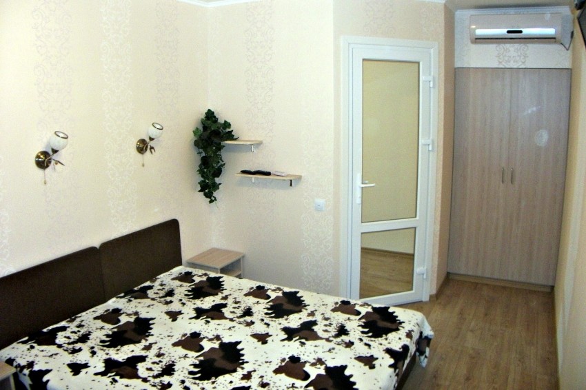 Гостевой дом Больничный 347 в п. Орджоникидзе (Феодосия) - фото 1