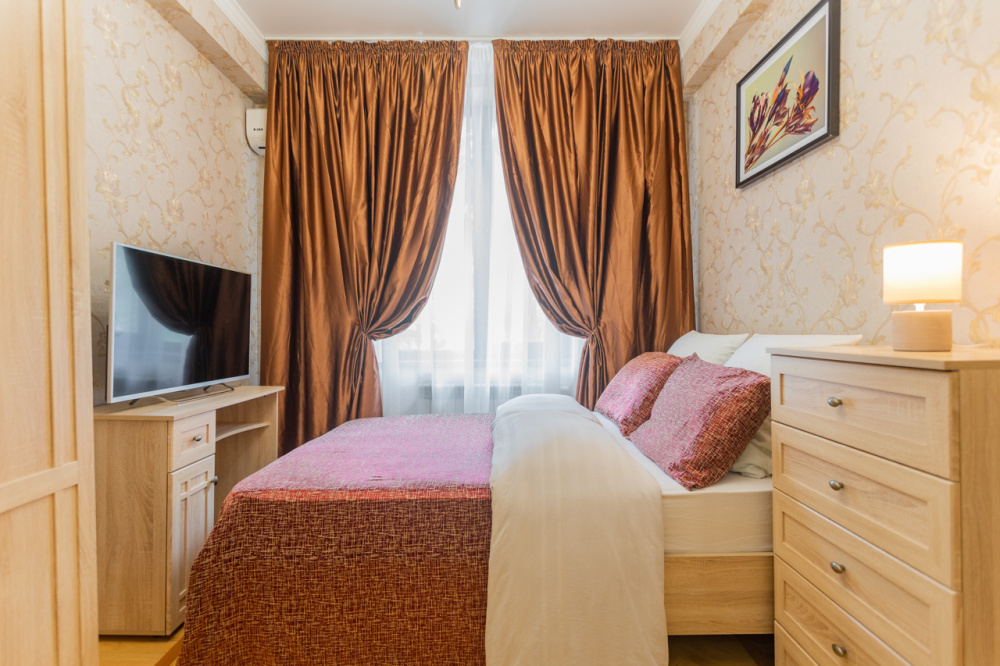 "Пять Звезд Версаль" 2х-комнатная квартира в Краснодаре - фото 1