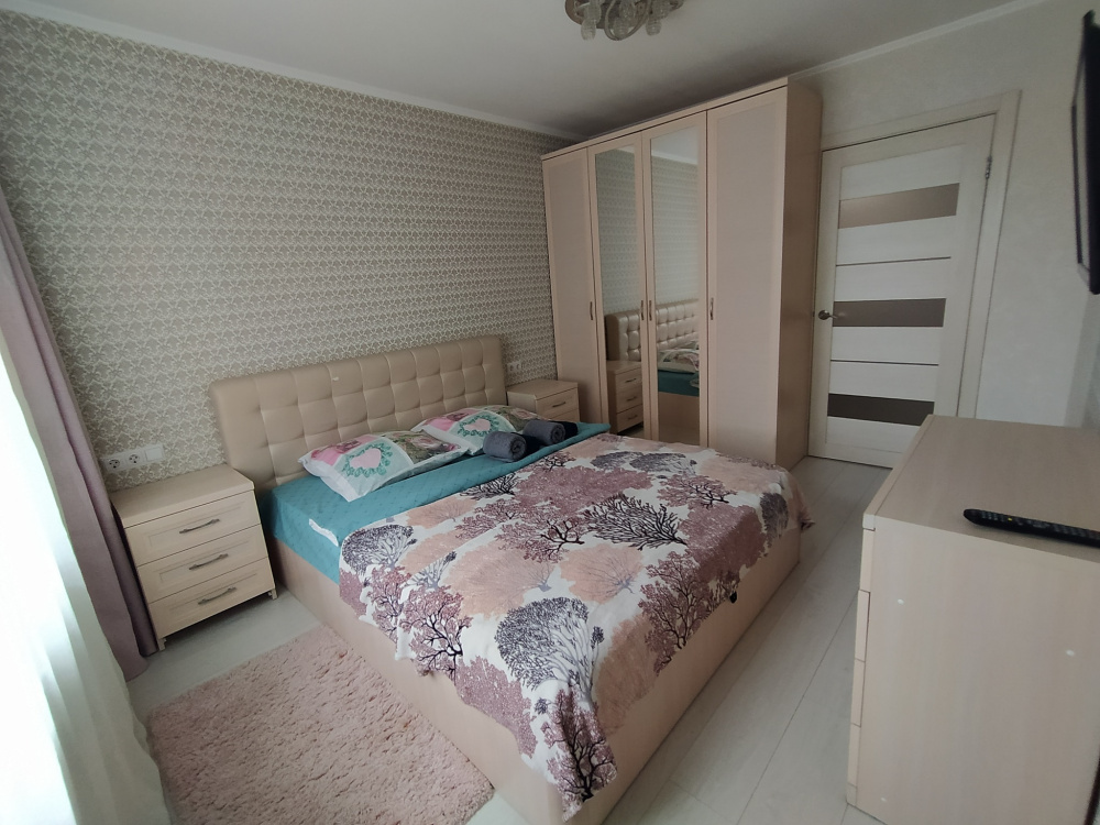 "Светлая" 2х-комнатная квартира в Хабаровске - фото 1