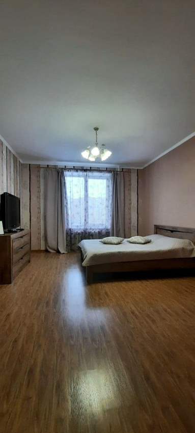 "Просторная" 1-комнатная квартира в Оренбурге - фото 1
