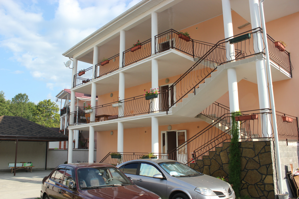 "Эмилия" гостевой дом в Нижней Беранде - фото 1