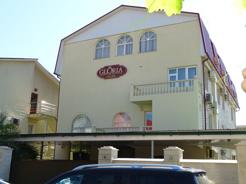 "Глория" гостиница в Адлере, ул. Лазурная, 15 - фото 1