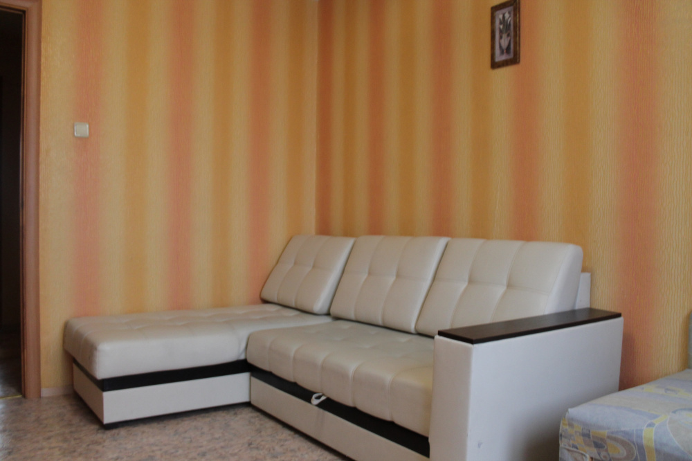 2х-комнатная квартира Профсоюзная 70 в Тюмени - фото 1