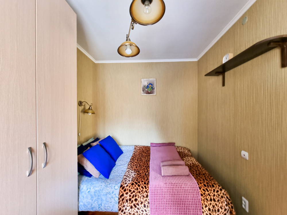 "Уютная в Центре у Метро" 2х-комнатная квартира в Нижнем Новгороде - фото 1