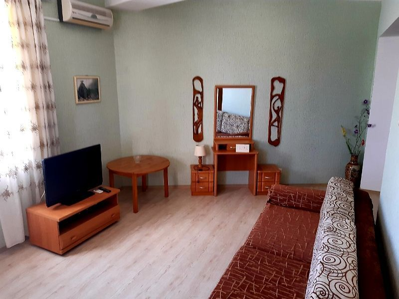 "Апартаменты с двориком" 1-комнатная квартира-студия в Гурзуфе - фото 8