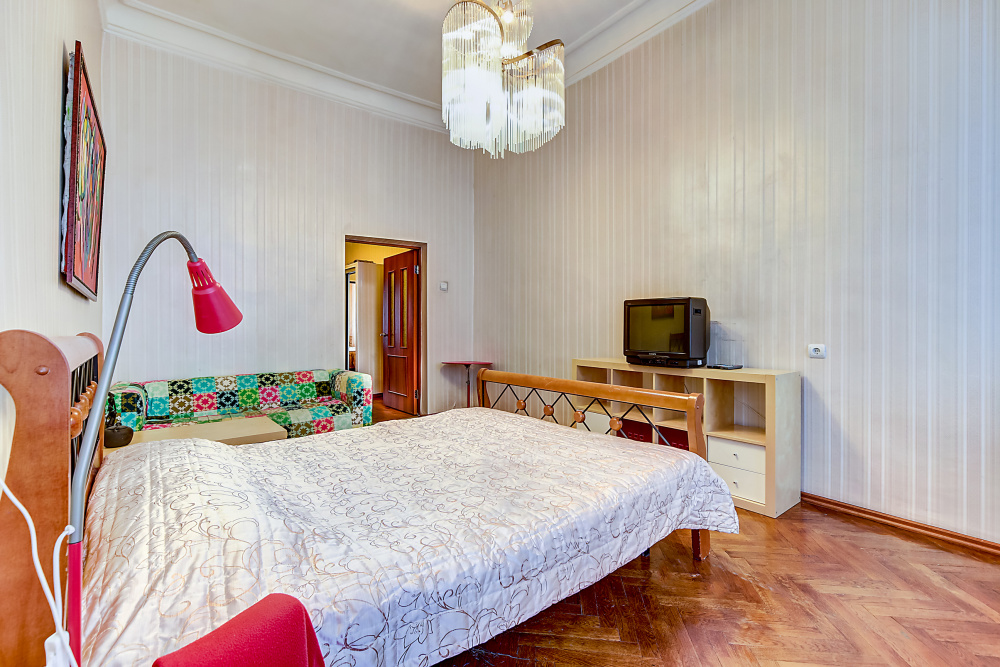 "У Дворцовой площади" 2х-комнатная квартира в Санкт-Петербурге - фото 16