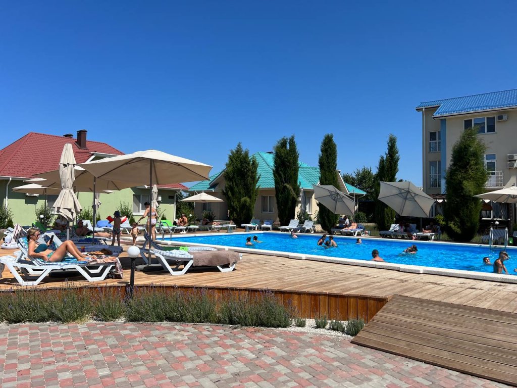 "Оленевка" парк-отель в п. Оленевка (Черноморское) - фото 1