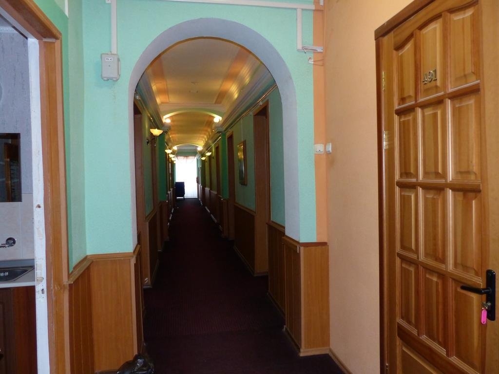 "Центральная" гостиница в Железногорске - фото 2