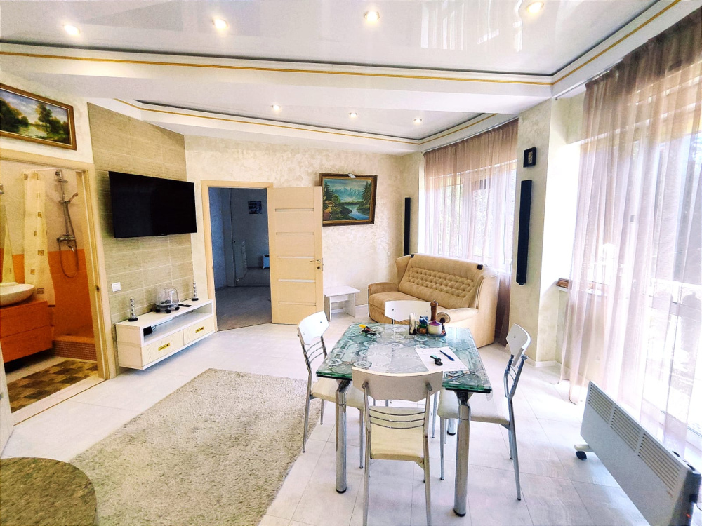 "VIP apartments" 2х-комнатная квартира в п. Партенит (Алушта) - фото 1