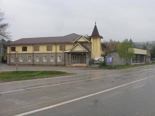 "Чародейка" мотель в п. Каменномостский - фото 1