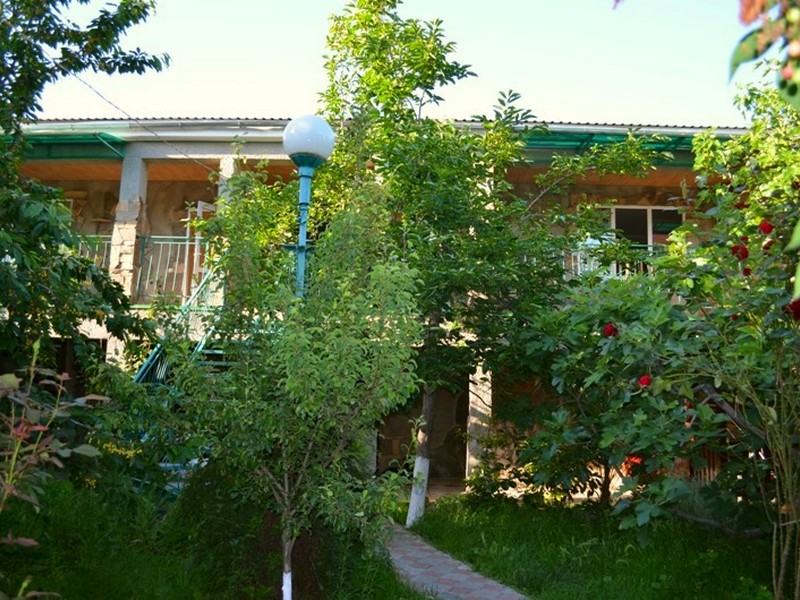 "Уютный дворик" гостевой дом в Алуште - фото 1