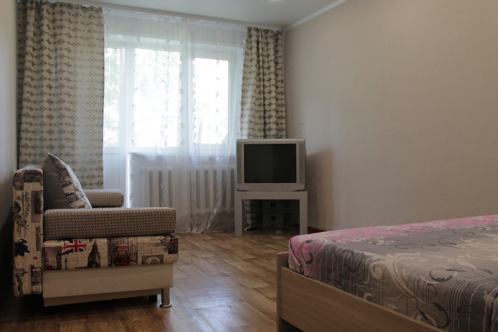1-комнатная квартира Одесская 26 в Тюмени - фото 1