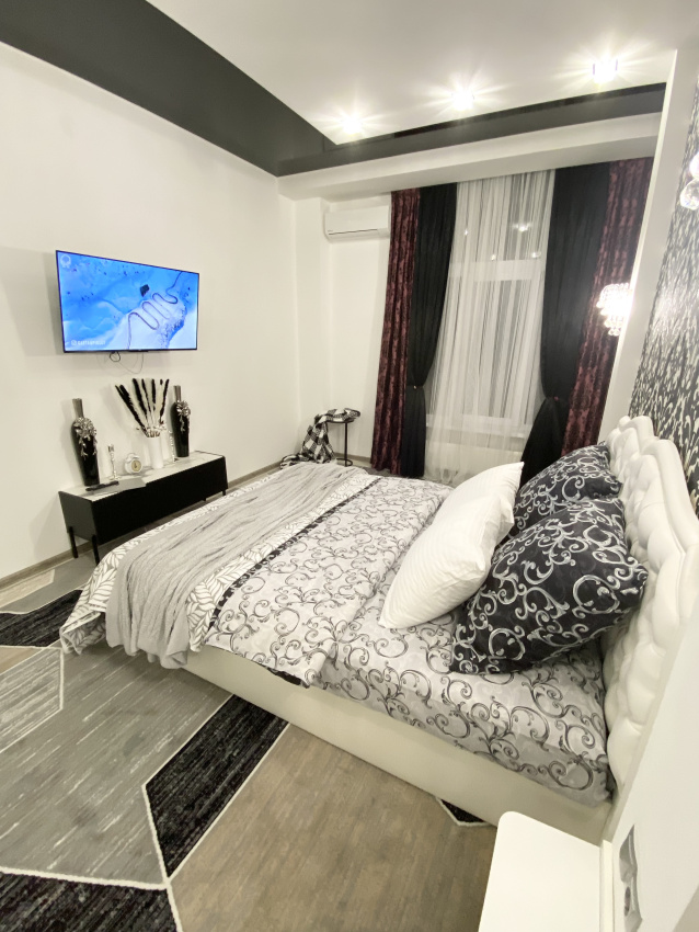 "BLONJI-NYAR (Белое-Черное)" 1-комнатная квартира в Симферополе - фото 3