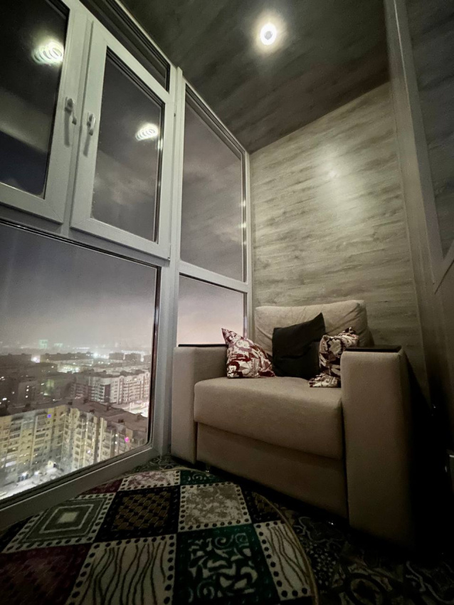 "С панорамным балконом" квартира-студия в Сургуте - фото 5
