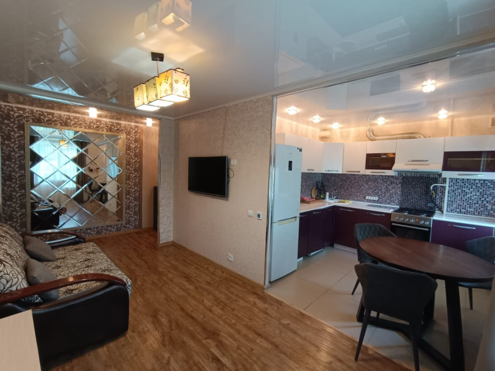 3х-комнатная квартира Первостроителей 15к2 в Комсомольске-на-Амуре - фото 5