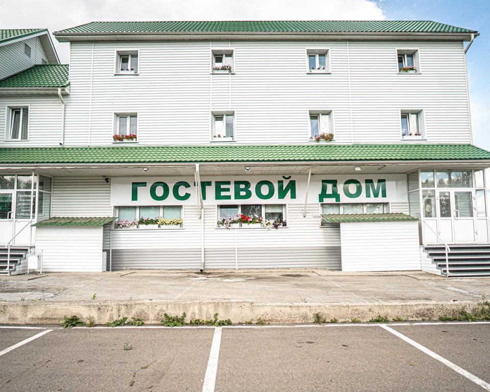 "Зеленый" гостевой дом в Емельяново - фото 1