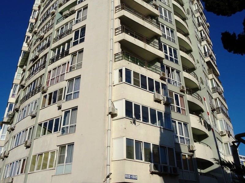 2х-комнатная квартира Богдана Хмельницкого 10 кв 67 в Адлере - фото 2
