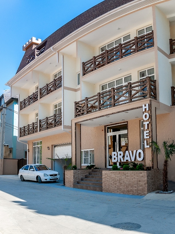 "BRAVO HOTEL" гостиница в Ольгинке - фото 1