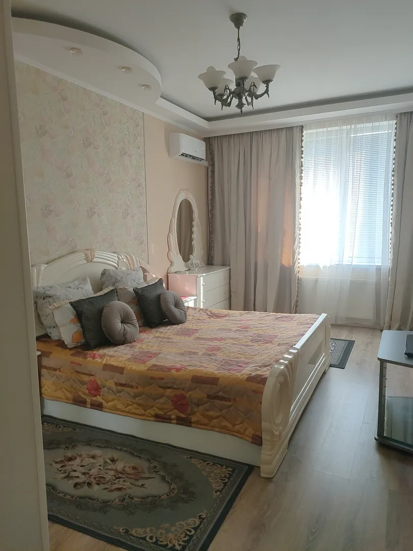 "Шикарная с террасой" 1-комнатная квартира в Петергофе - фото 1