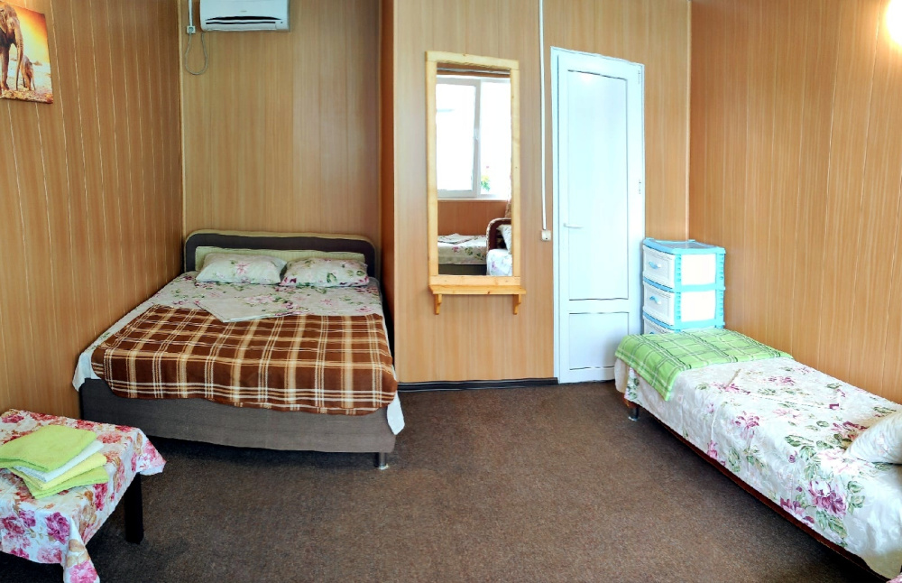 "Семейный клуб Белый парус" гостевые комнаты в Кучугурах - фото 10