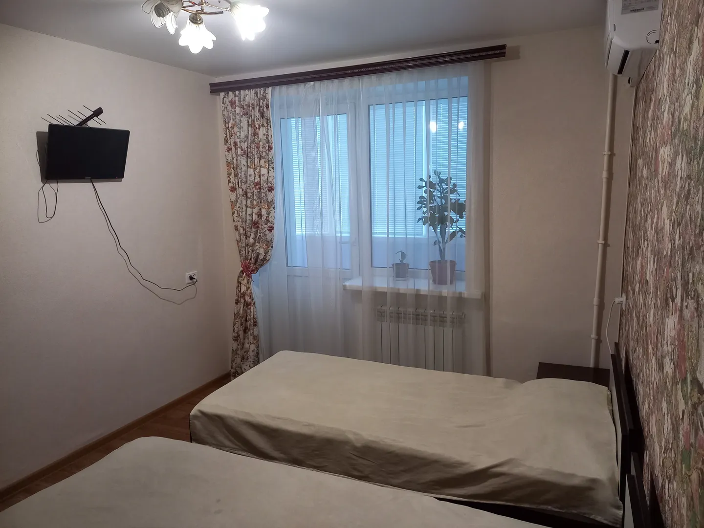 "На Дзержинского" 2х-комнатная квартира в Богучаре - фото 3
