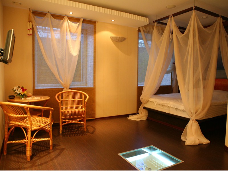 "4 комнаты" гостиница в Новосибирске - фото 1
