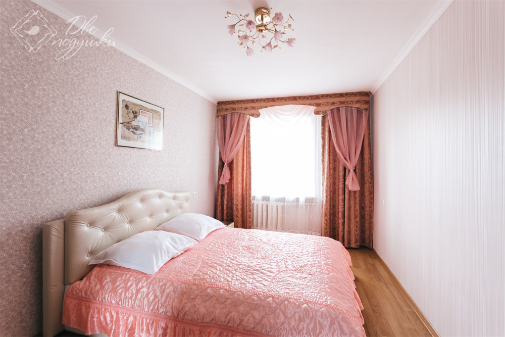 "Две Подушки на Зосимовской 32" 3х-комнатная квартира в Вологде - фото 1