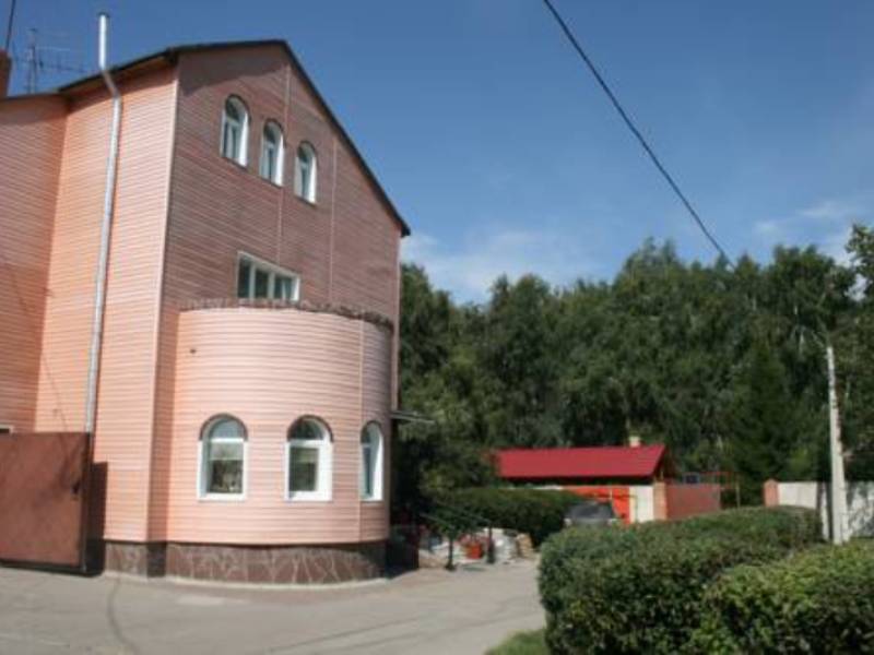 "Место встречи" гостевой дом в Омске - фото 1