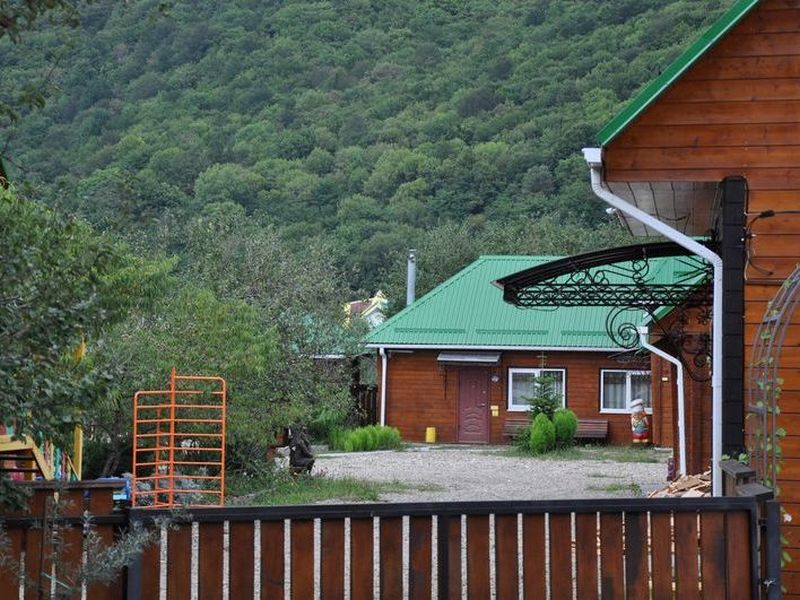 "Зеленые крыши" гостевой дом в Даховской - фото 2