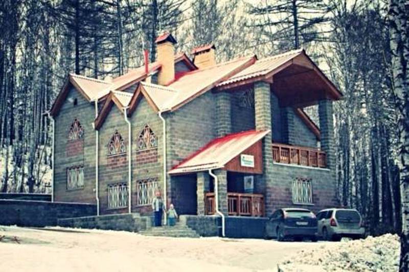 "Снежный барс" гостевой дом в Абзаково - фото 1