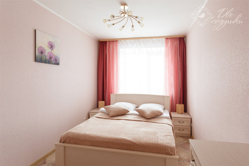 "Две Подушки на Южакова 3" 3х-комнатная квартира в Вологде - фото 1