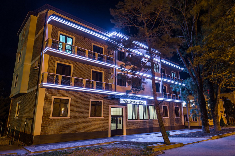 "Резидент Парк" отель в Горячем Ключе - фото 1