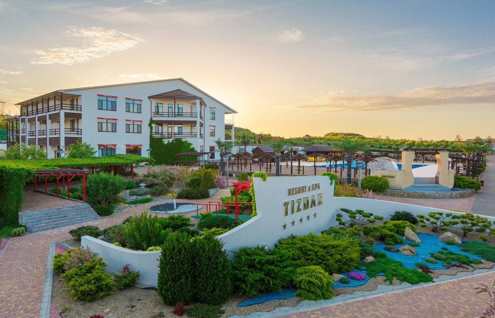 "Tizdar Family Resort & Spa" ★★★★★ отель в п. За Родину - фото 1