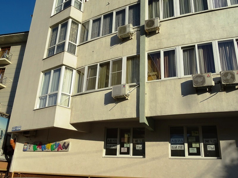 2х-комнатная квартира Богдана Хмельницкого 10 кв 67 в Адлере - фото 3