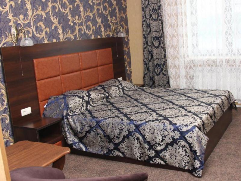 "Central" гостиница в д. Сапроново (Видное) - фото 1